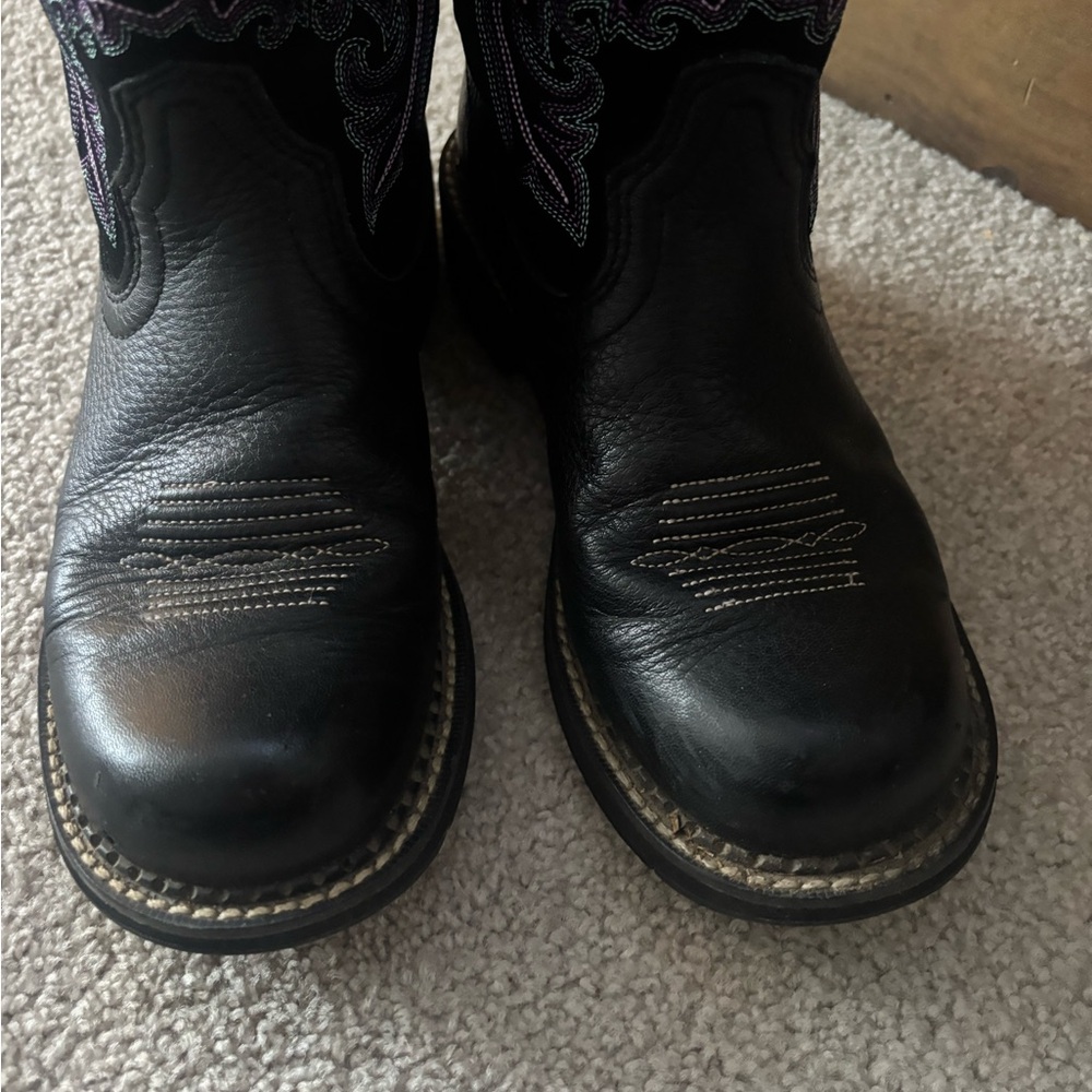 Ariat Cowgirl Western Boots with Embroidery - Picture 2 of 7